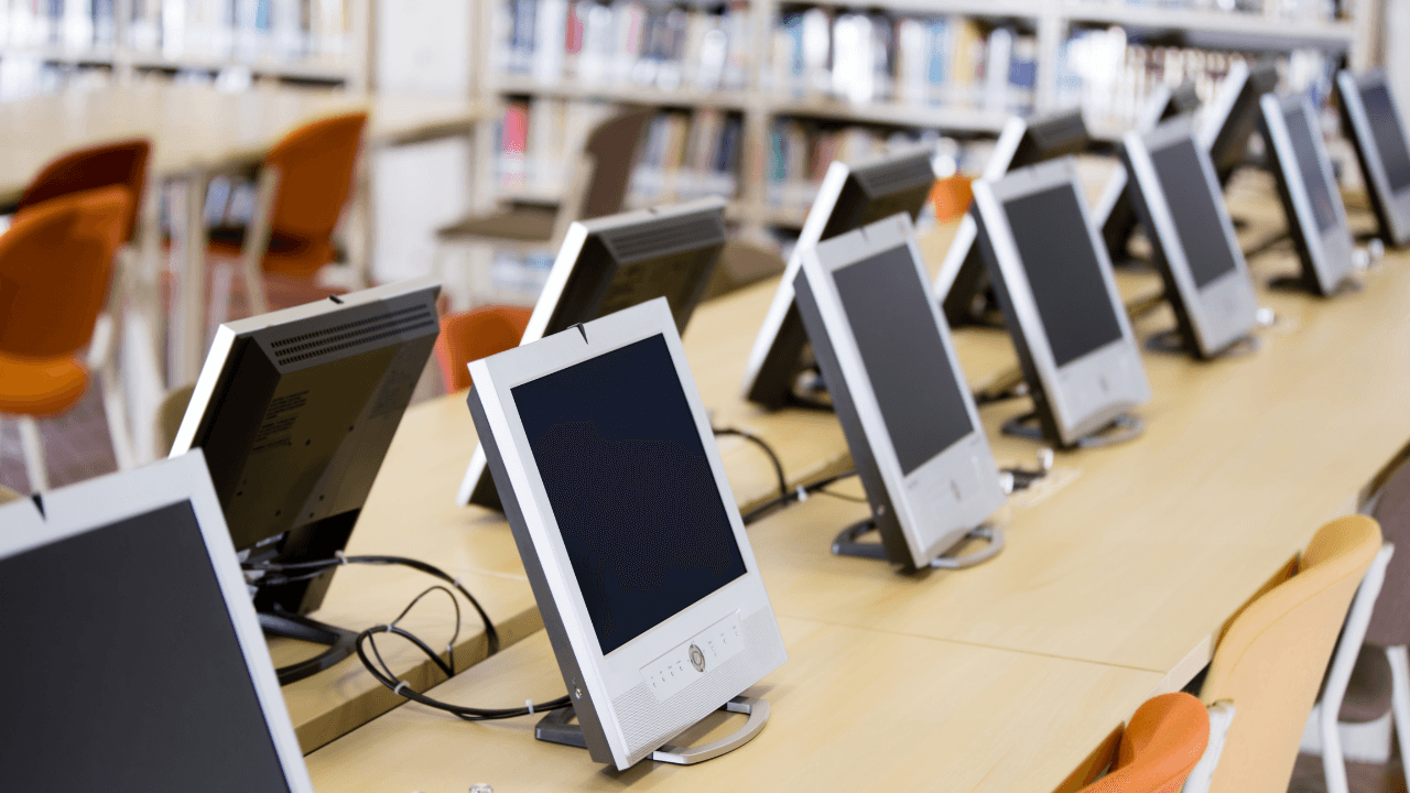 ICTを活用する教室のコンピューター